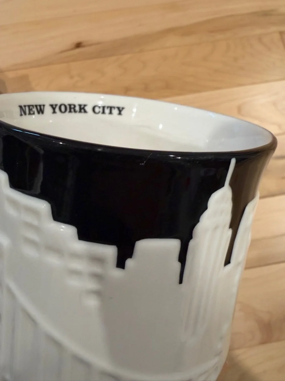 Starbucks New York City White and Black Skyline Mug - Picture 4 of 4